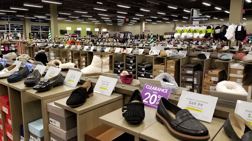 Shoe Store «DSW Designer Shoe Warehouse», reviews and photos, 100 W Higgins Rd, South Barrington, IL 60010, USA