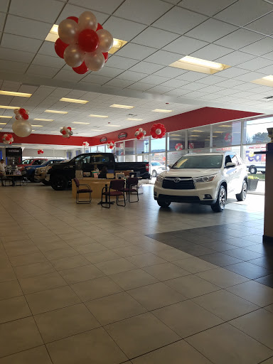 Toyota Dealer «Toyota of Bristol», reviews and photos, 3045 W State St, Bristol, TN 37620, USA