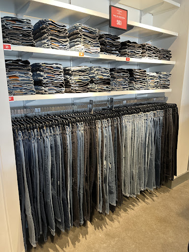 Clothing Store «Abercrombie & Fitch», reviews and photos, 6699 N Landmark Dr, Park City, UT 84098, USA