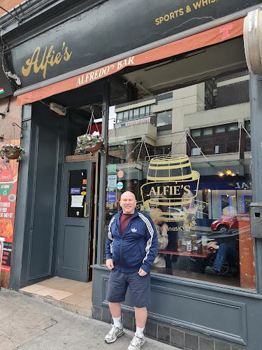 Alfie's Sports Bar - Pub