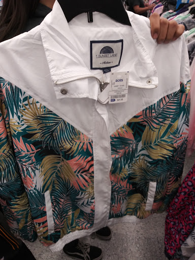 Clothing Store «Ross Dress for Less», reviews and photos, 9727 Laurel Canyon Blvd, Arleta, CA 91331, USA