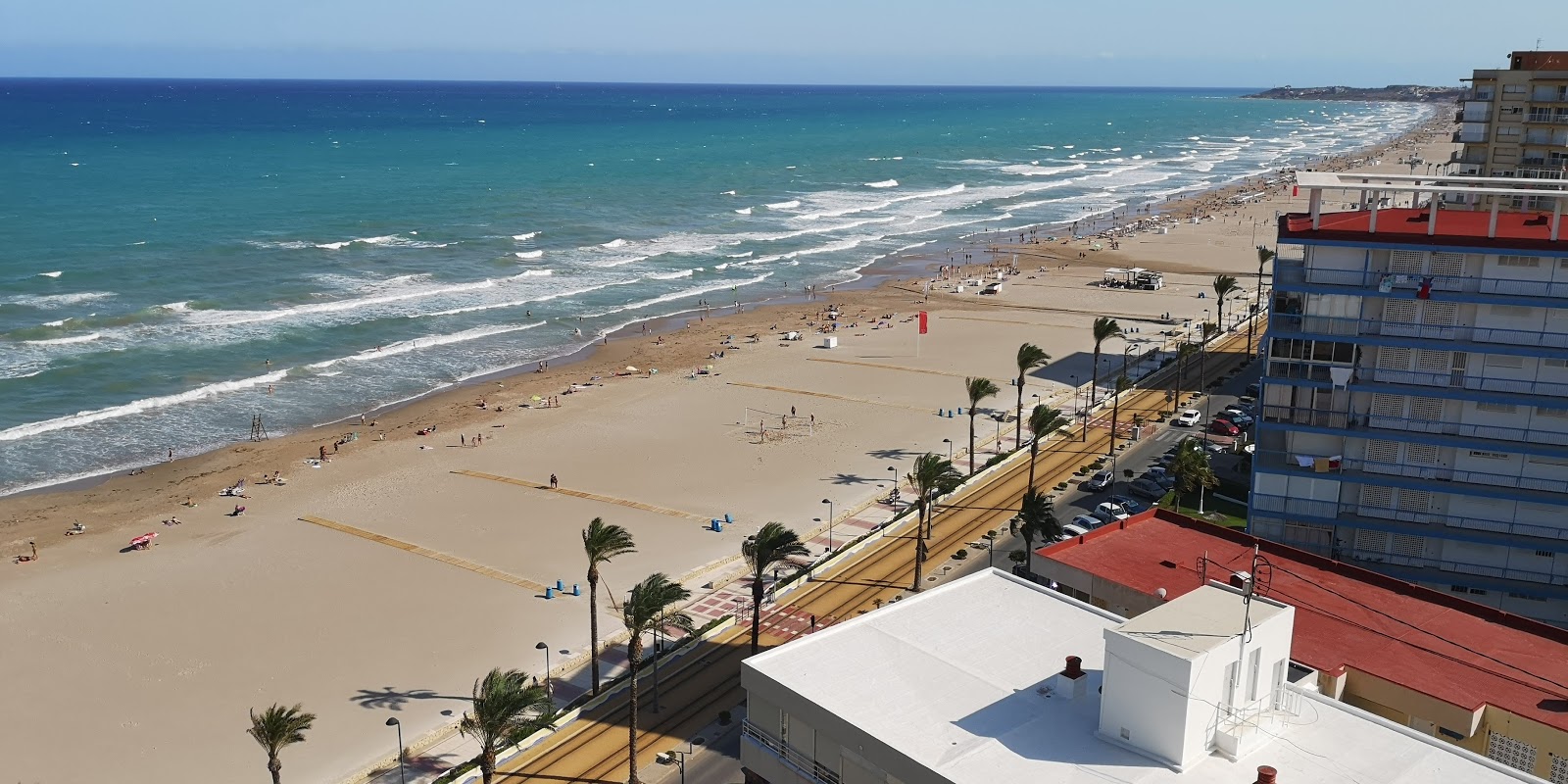 Foto di Spiaggia di Muchavista con una superficie del sabbia beige