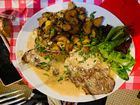 Sauce aux champignons du Restaurant français Le Petit Vendôme à Paris - n°20