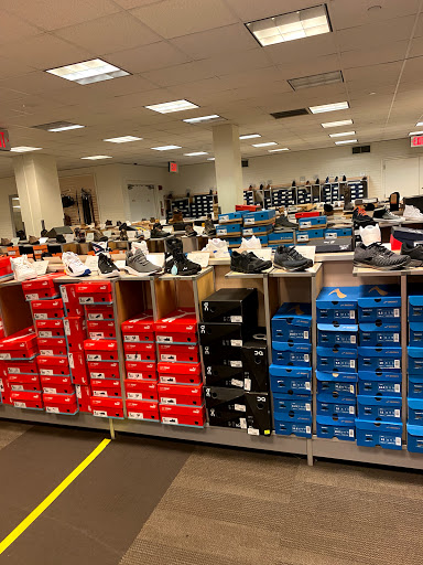 Shoe Store «DSW Designer Shoe Warehouse», reviews and photos, 8801 Queens Blvd, Elmhurst, NY 11373, USA