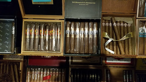 Tobacco Shop «Trading Post Tobacco & Cigars», reviews and photos, 5510 W Devon Ave, Chicago, IL 60646, USA