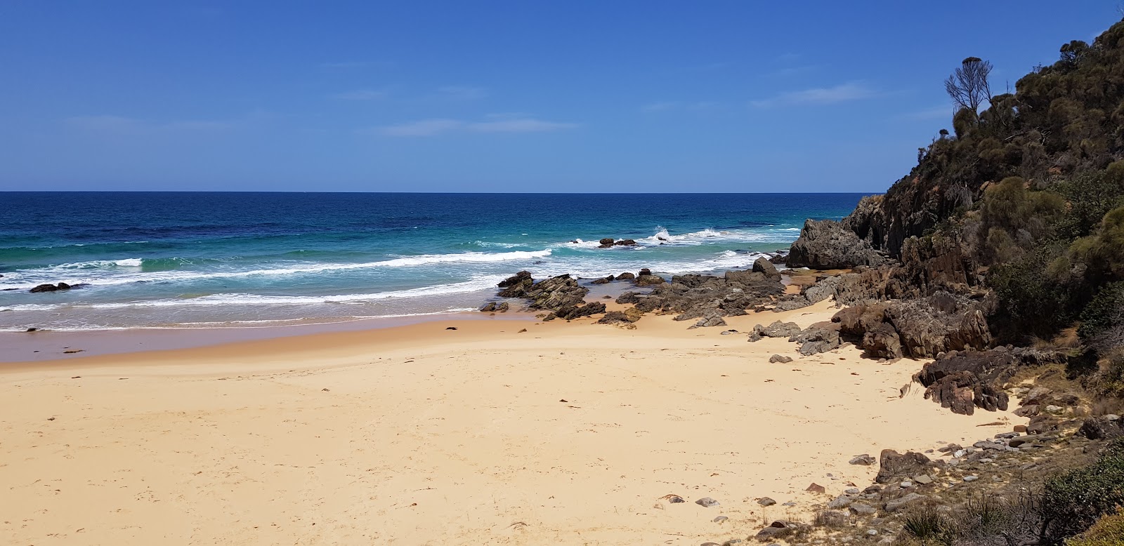 Fotografie cu Picnic Beach - locul popular printre cunoscătorii de relaxare