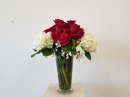 Florist «Liz Lee Flowers | Wedding Flowers, Flowers and Gifts», reviews and photos, 1306 S Milwaukee Ave, Vernon Hills, IL 60061, USA