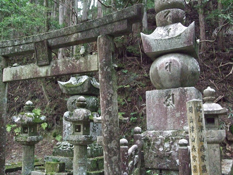 岡山津山藩 森家 墓所