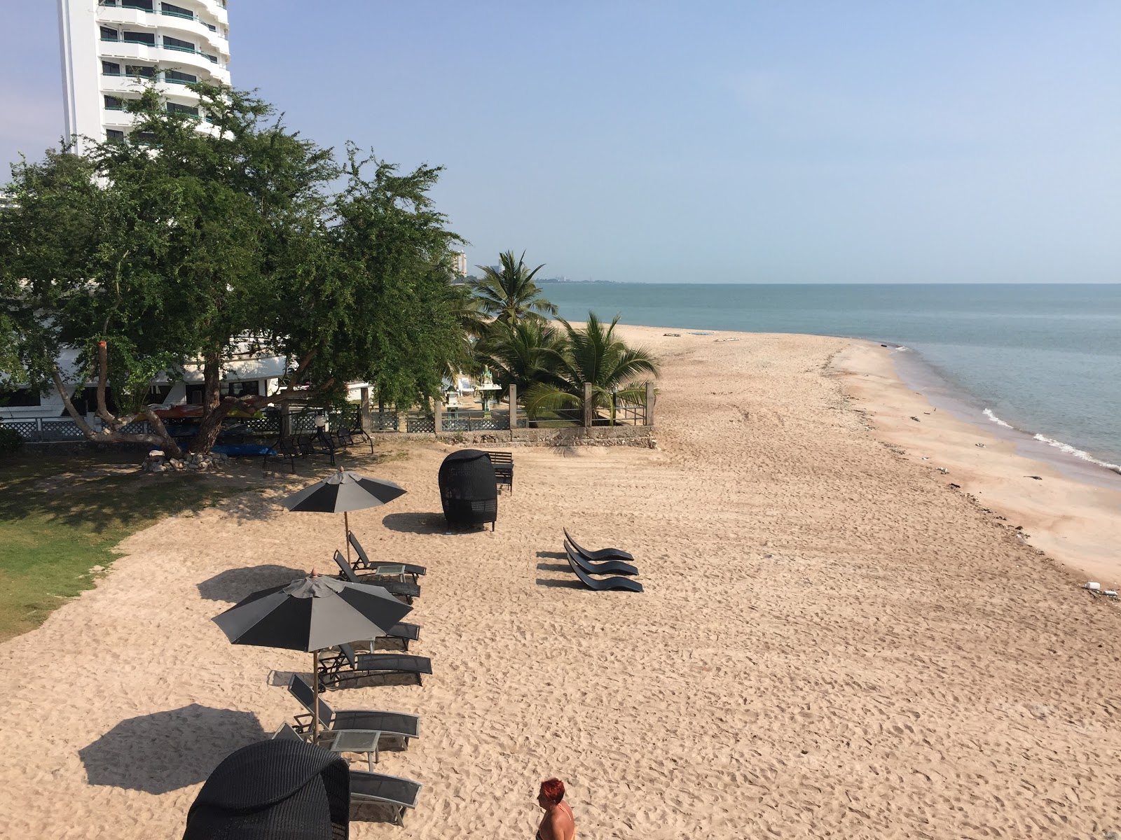 Fotografija Bang Sai Yoi Beach z svetel pesek površino