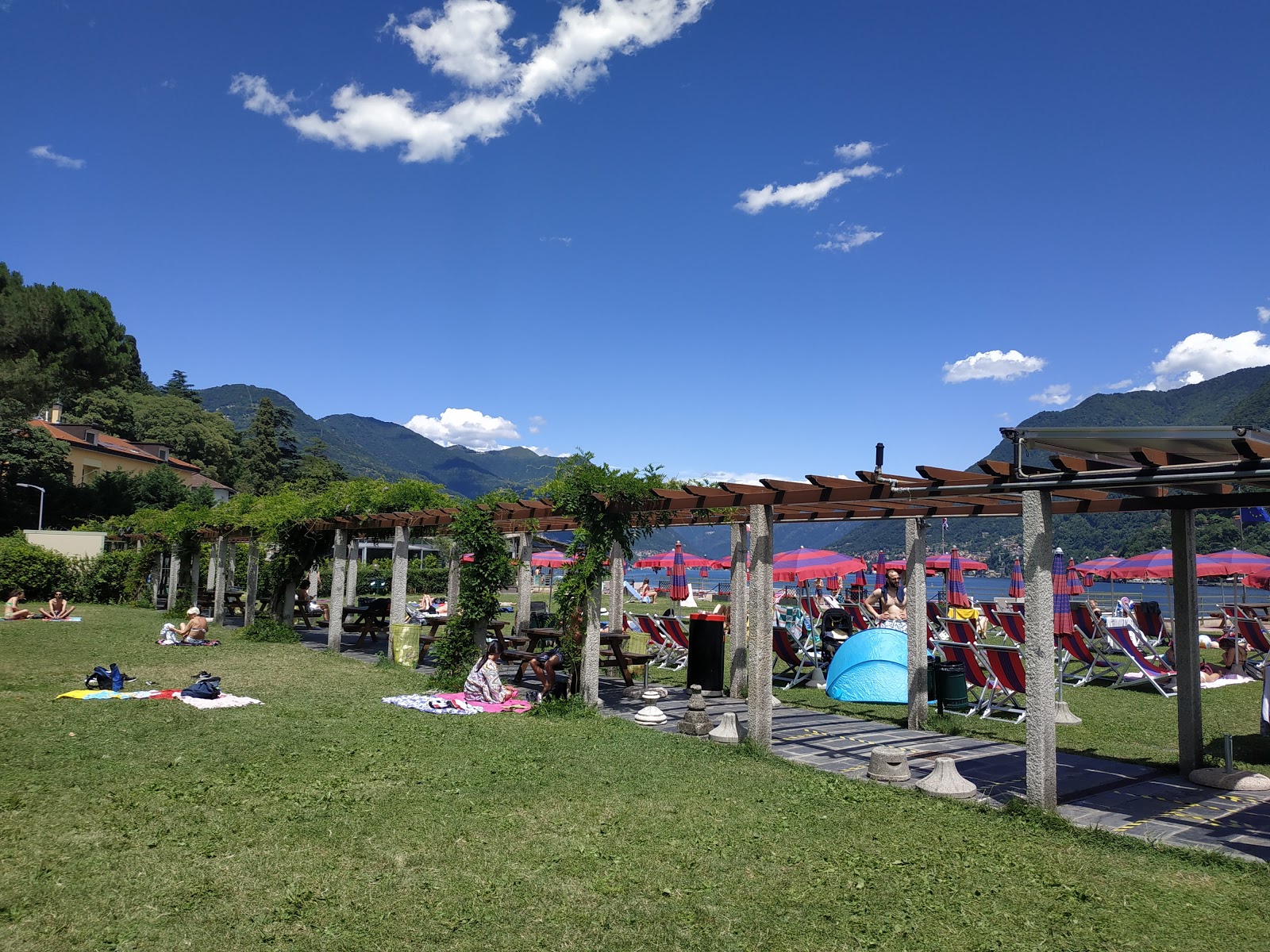 Lido Villa Olmo'in fotoğrafı uçurumlarla desteklenmiş