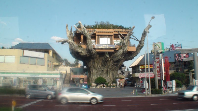 ファミリーマート 奥武山店