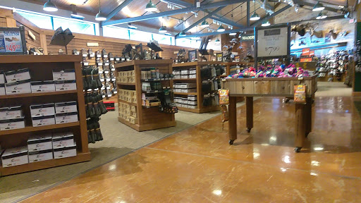 Sporting Goods Store «Bass Pro Shops», reviews and photos, 6112 W Grand Ave, Gurnee, IL 60031, USA