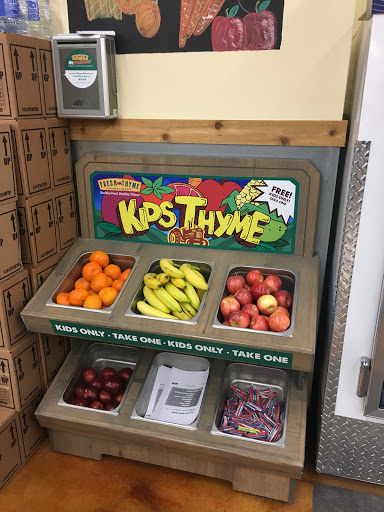 Grocery Store «Fresh Thyme Farmers Market- Town & Country», reviews and photos, 13957 Manchester Rd, Ballwin, MO 63011, USA