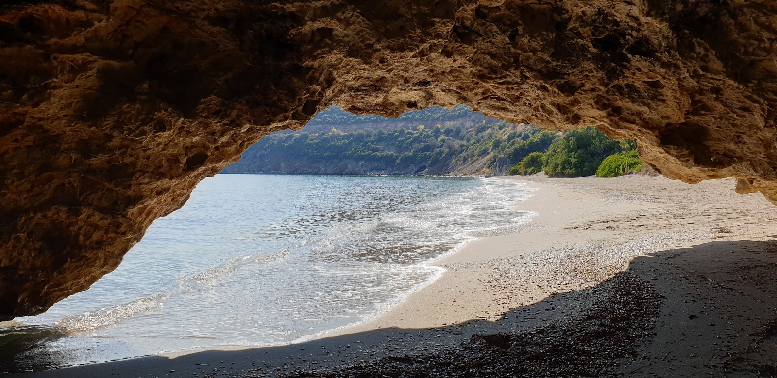 Karakatsanis Beach'in fotoğrafı ve yerleşim