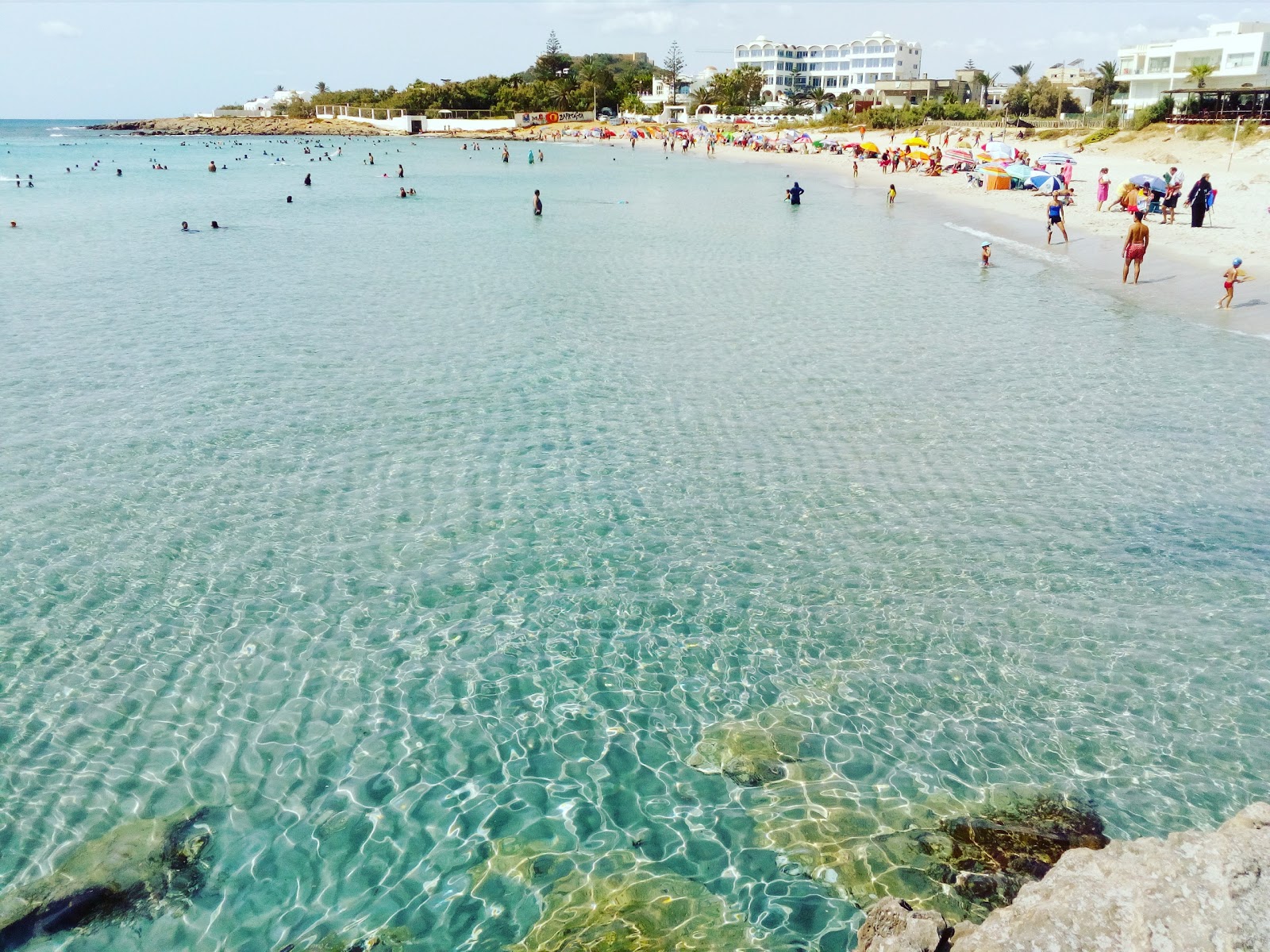 Foto van Base Nautique beach met helder zand oppervlakte