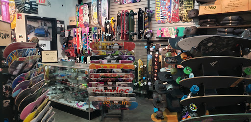 Clothing Store «Zumiez», reviews and photos, 1828 Tamiami Trail N, Naples, FL 34102, USA
