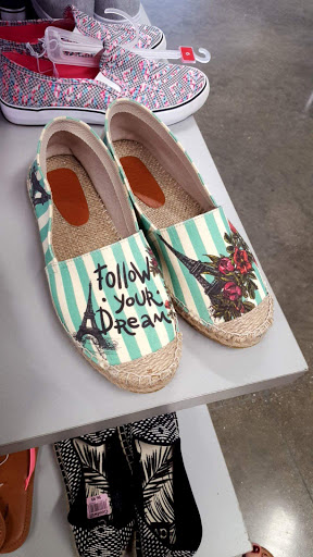 Thrift Store «Goodwill Store & Donation Center», reviews and photos, 5518 Touhy Ave, Skokie, IL 60077, USA