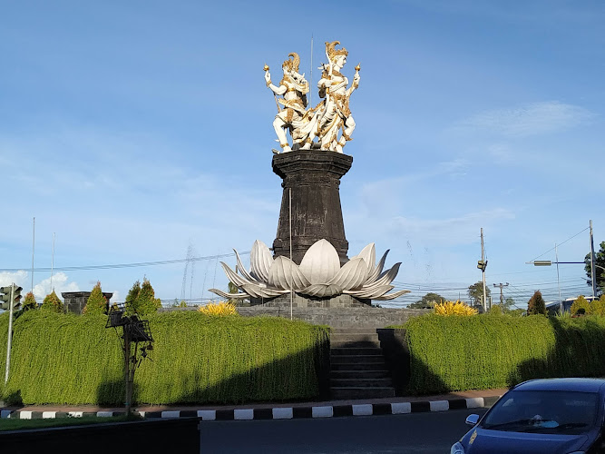 Patung Nakula Sahadewa