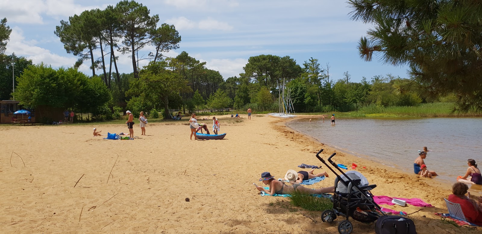 Photo of Plage des Bardets with straight shore