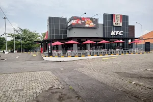 KFC Transmart Setiabudi Semarang image