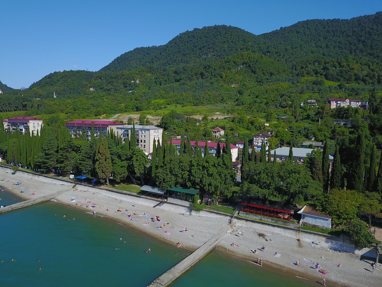 Photo of Novyy Afon beach with long straight shore