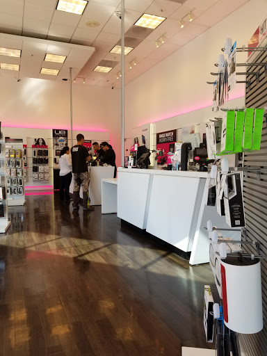Cell Phone Store «T-Mobile», reviews and photos, 25 Crescent Dr e, Pleasant Hill, CA 94523, USA