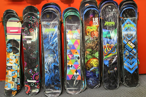 Boat Dealer «Buckeye Sports Center», reviews and photos, 4610 State Rd, Peninsula, OH 44264, USA