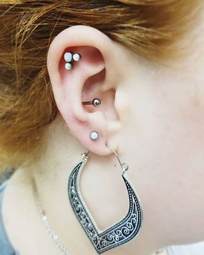 Body Piercing Shop «Skin Gallery Tattooing & Body Piercing», reviews and photos, 1402 Ogden Ave, Downers Grove, IL 60515, USA