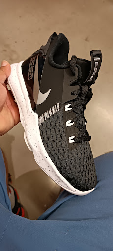 Clothing Store «Nike Factory Store», reviews and photos, 505 Premium Outlets Dr, Monroe, OH 45050, USA