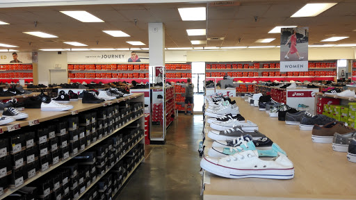 Shoe Store «Famous Footwear Outlet», reviews and photos, 5580 International Dr, Orlando, FL 32819, USA