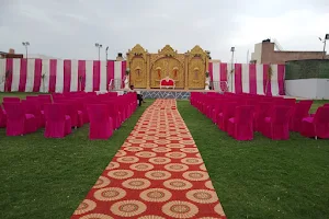 Urmila palace & marriage garden image