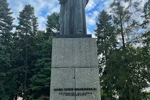 Pomnik Marii Skłodowskiej-Curie image