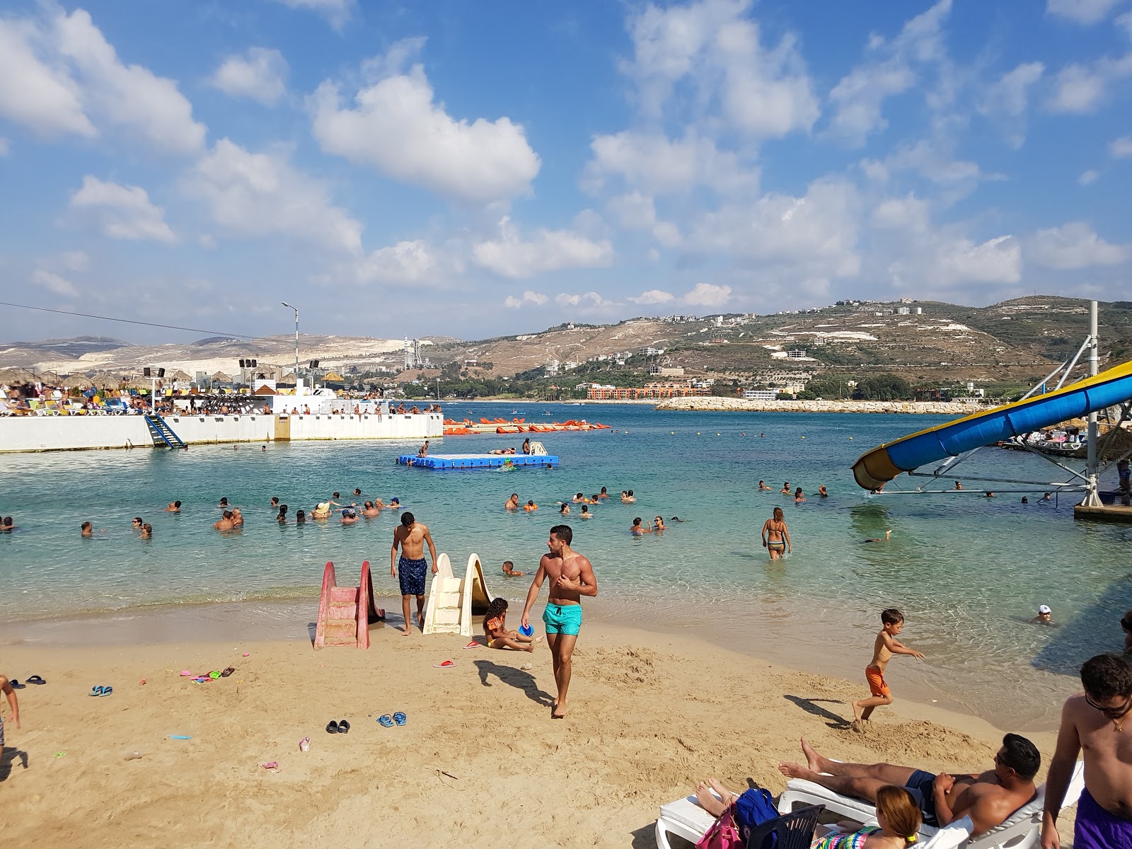 Foto de Playa Rocca Marina con agua cristalina superficie