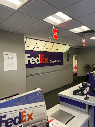 Shipping and Mailing Service «FedEx Ship Center», reviews and photos, 7000 Barranca Pkwy, Irvine, CA 92618, USA