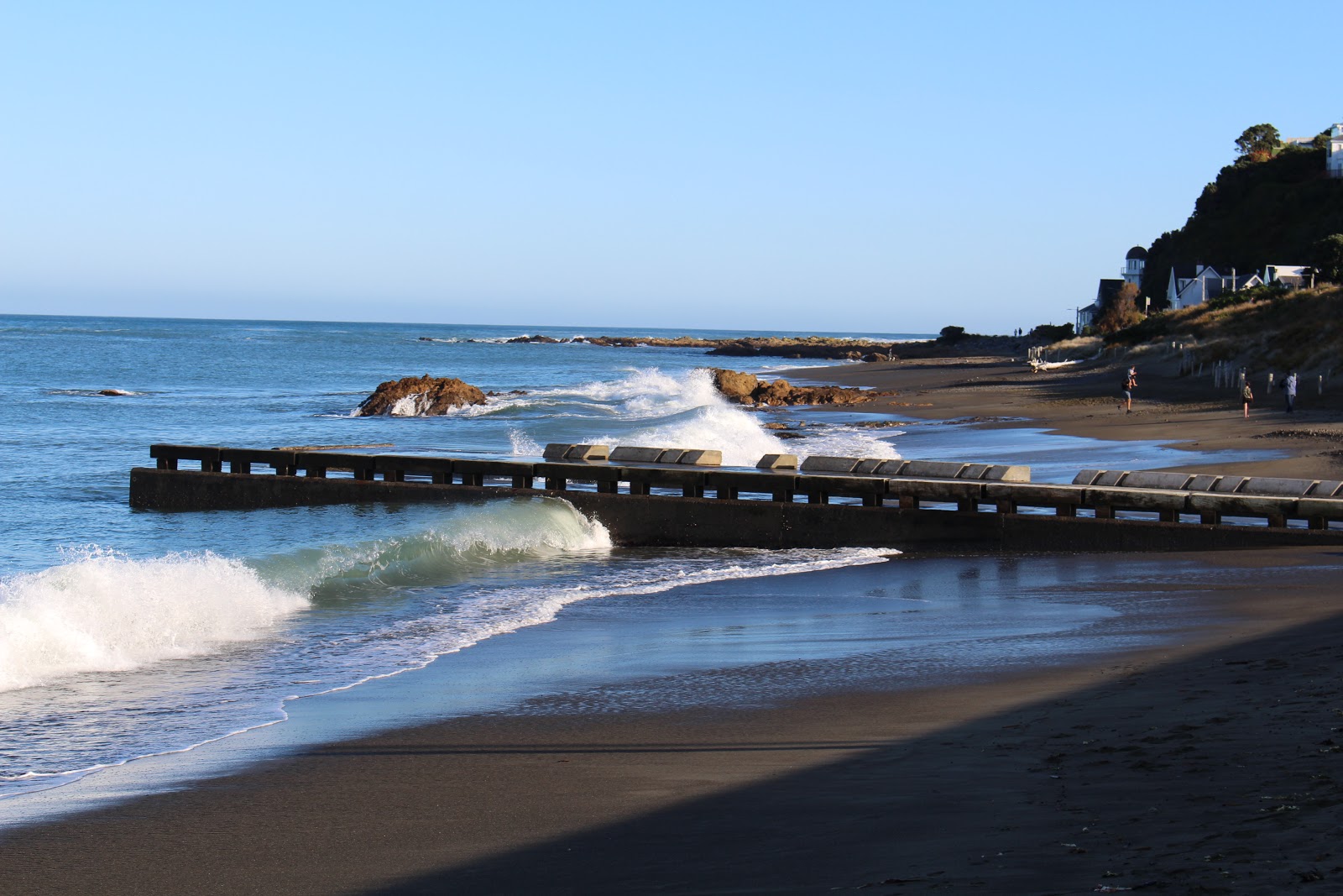 Island Bay Beach'in fotoğrafı - rahatlamayı sevenler arasında popüler bir yer