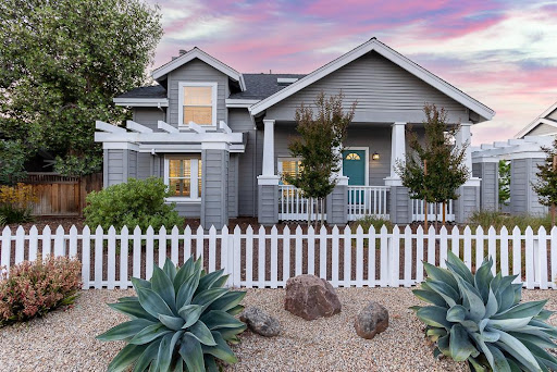 Efrain Fernandez Real Estate Expert image