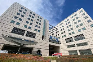 Ronald Reagan UCLA Medical Center image