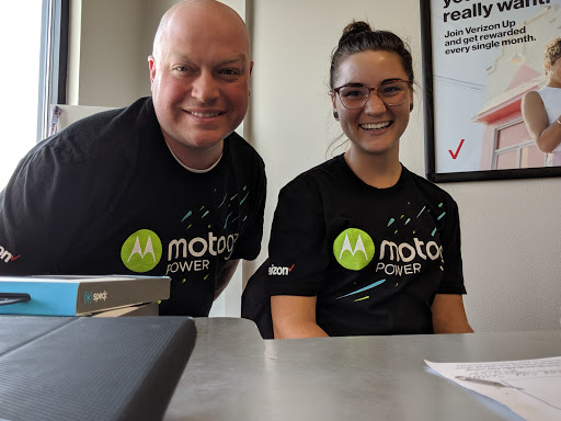 Cell Phone Store «Verizon Wireless / Wireless World», reviews and photos, 839 E Cherry St, Vermillion, SD 57069, USA