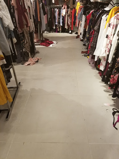 Clothing Store «F21 RED», reviews and photos, 121 Pavilion Pkwy A, Fayetteville, GA 30214, USA