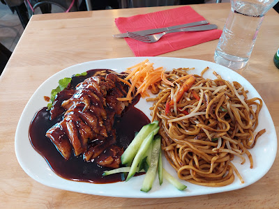 Chez Lola à Courbevoie