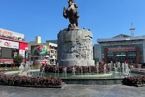 Quang Trung Statue image