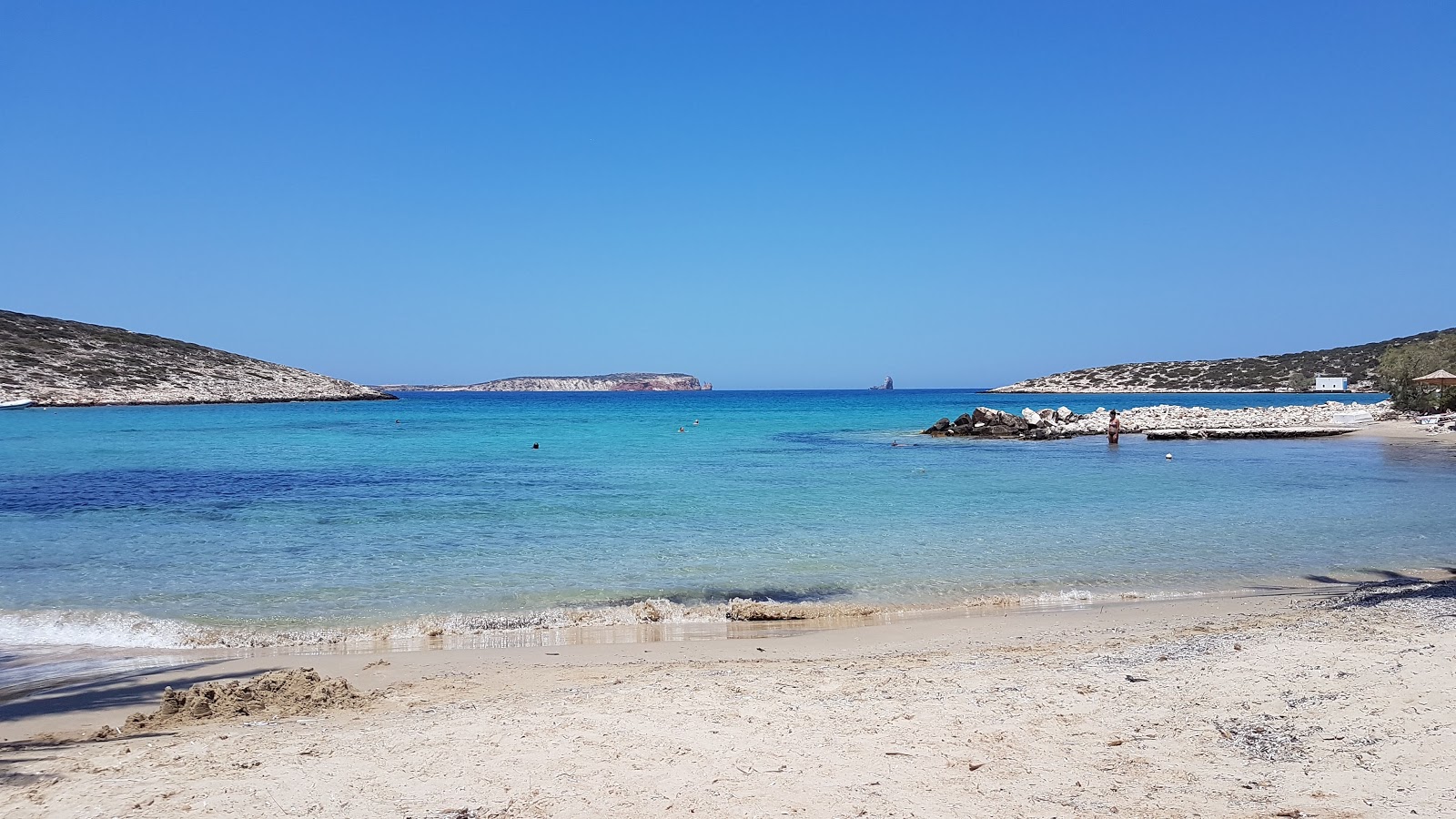 Photo de Plage d'Agia Irini avec un niveau de propreté de très propre