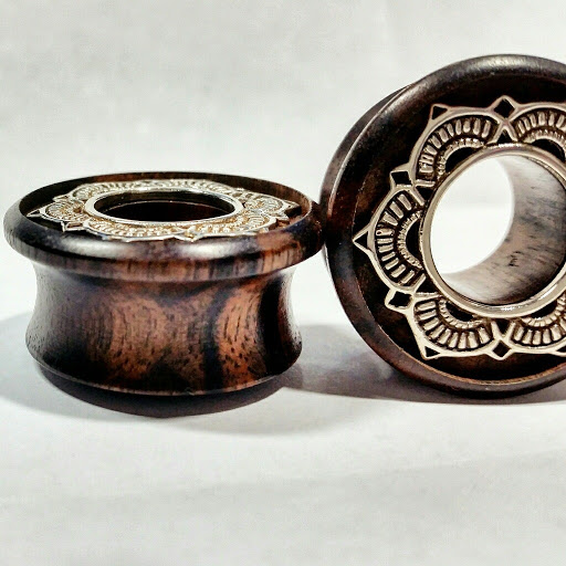 Tattoo Shop «Royal Flesh Tattoo and Piercing», reviews and photos, 4005 N Broadway St, Chicago, IL 60613, USA