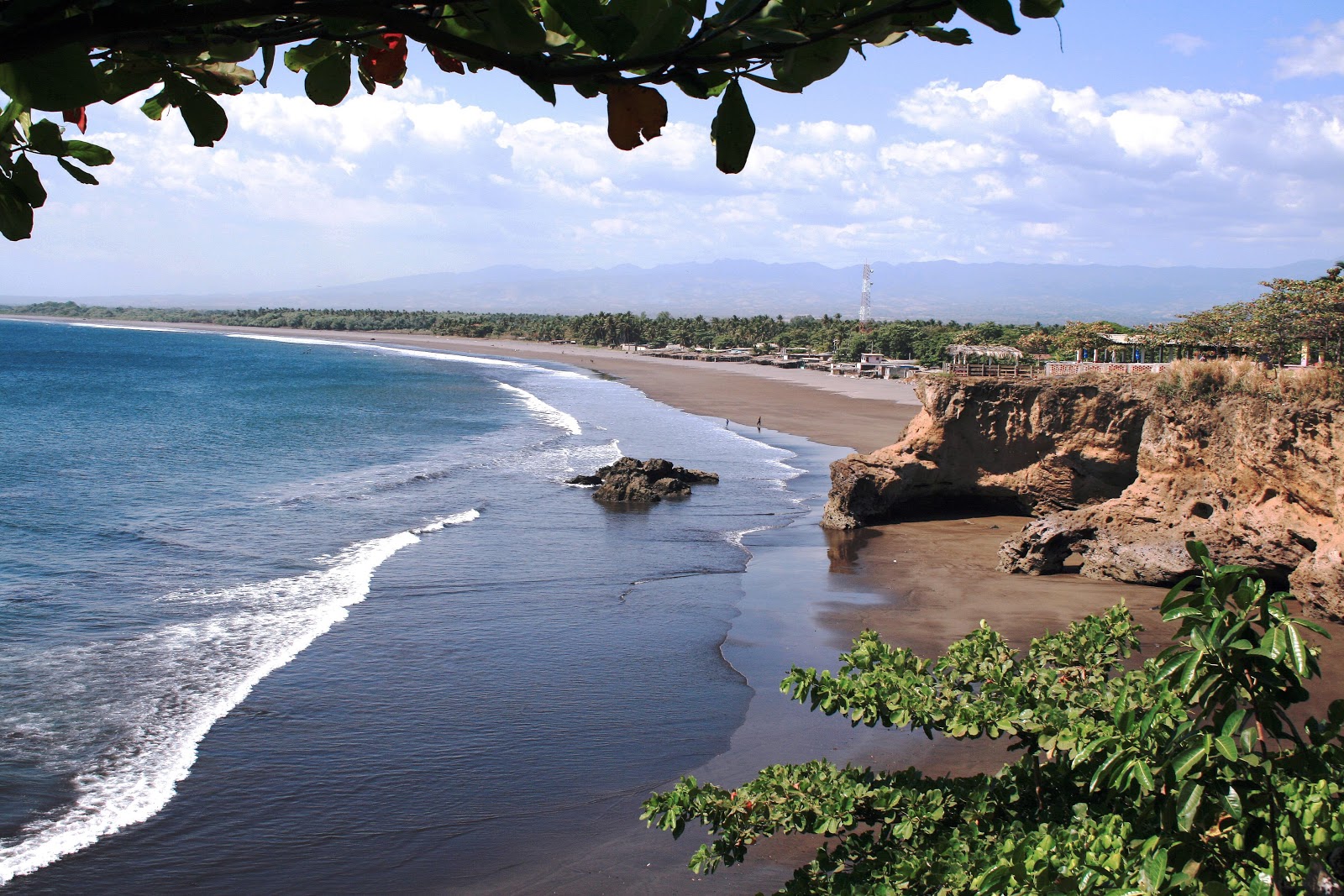 Foto av Acajutla Beach med brunsand yta