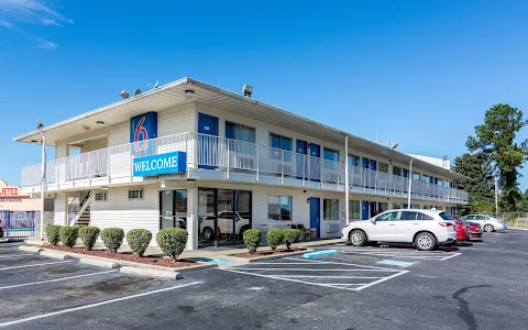 Motel 6 Lumberton, NC image