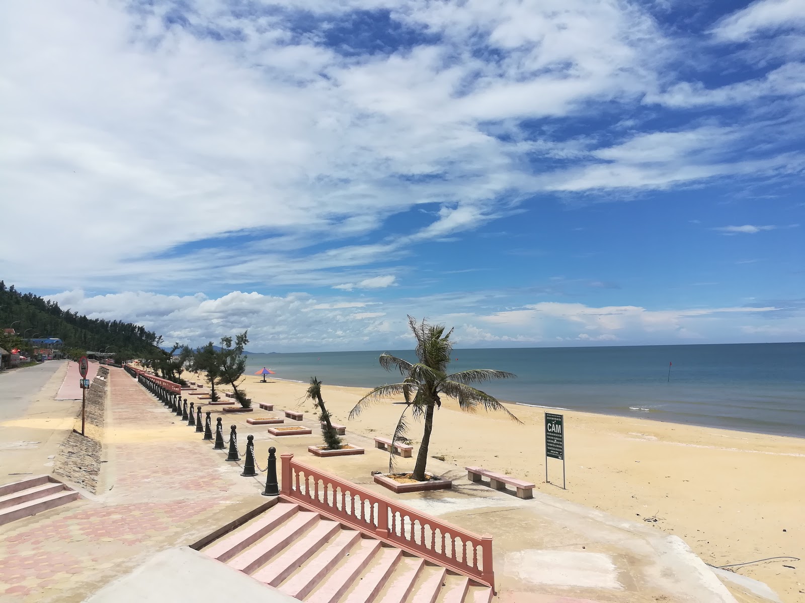 Thien Cam Beach的照片 带有长直海岸