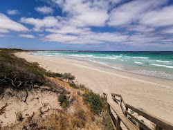 Vivonne Bay Beach'in fotoğrafı dağlarla çevrili