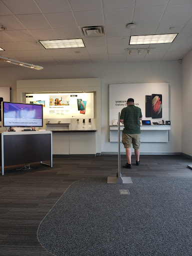 Cell Phone Store «Verizon», reviews and photos, 70 Worcester-Providence Turnpike, Millbury, MA 01527, USA