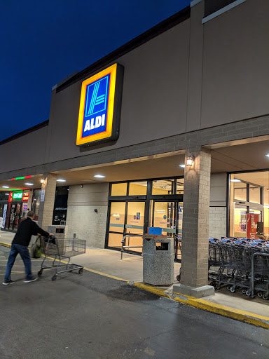 ALDI, 7905 Golf Rd, Morton Grove, IL 60053, USA, 