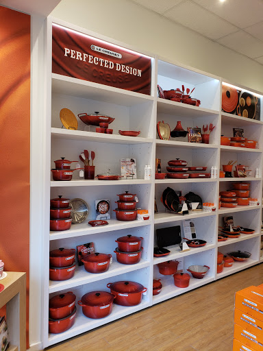 Shopping Mall «Woodbury Common Premium Outlets», reviews and photos, 498 Red Apple Ct, Central Valley, NY 10917, USA